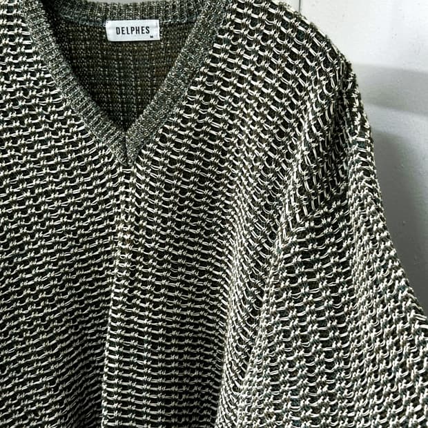 Loose gauge linen cotton v-neck knit