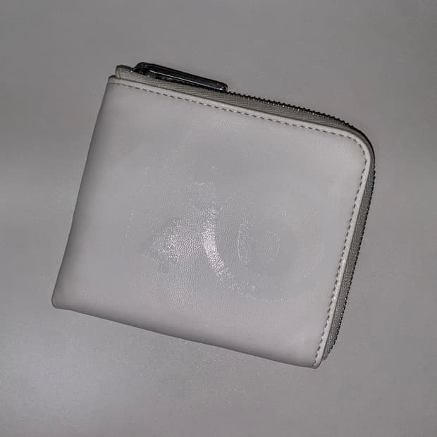  메종마르지엘라 화이트 MM6로고 코인 지퍼 