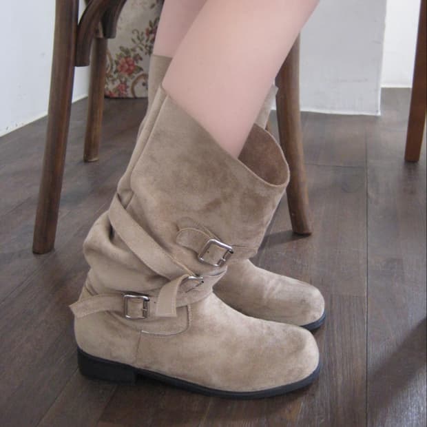아워캐비넷 스웨이드 버클 부츠 desert suede boots