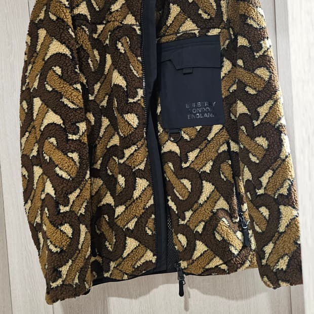 [50(100~105)] 버버리 TB 모노그램 패턴 브라운 후리스 자켓