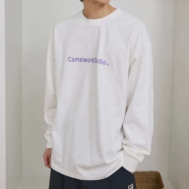 [새상품/M] 카멜 레터링 로고 긴팔티셔츠