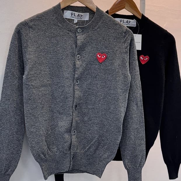 [새상품] 꼼데 레드와펜 라운드넥 여성용 가디건