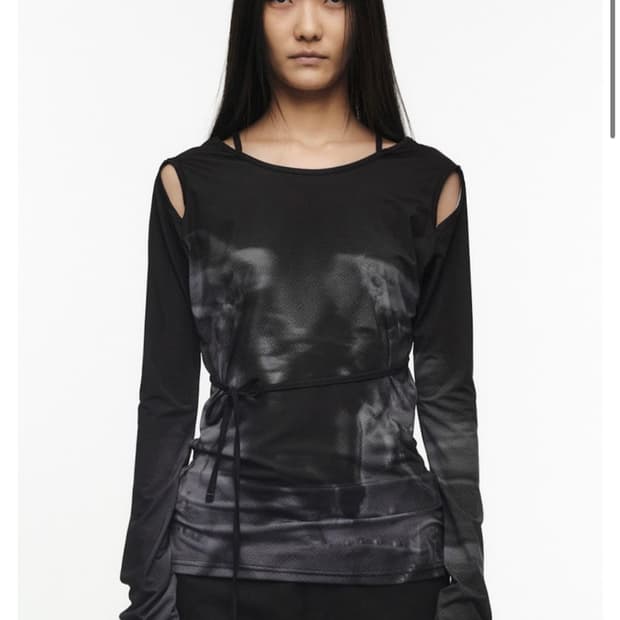 나체 Nache 컷아웃 슬림핏 롱 슬리브