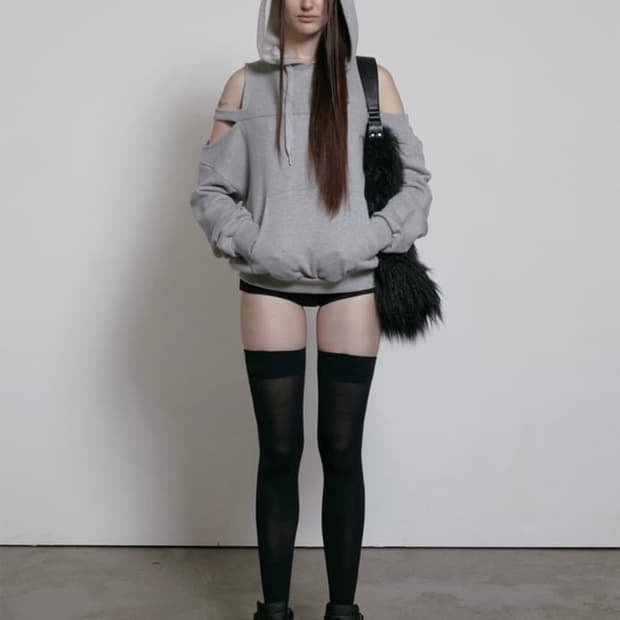 보헤미안서울 컷아웃 오프숄더 후디