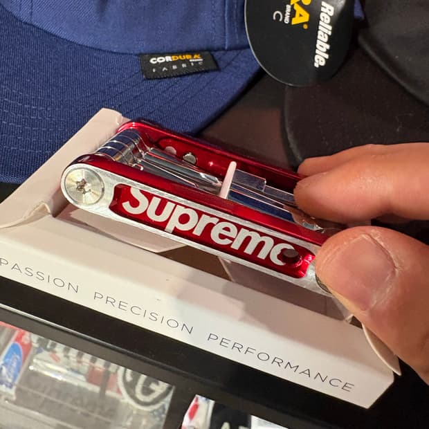 슈프림 트레디치 공구