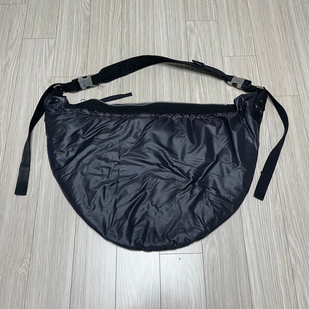 HAEA 헤아 패딩 메신저백 블랙