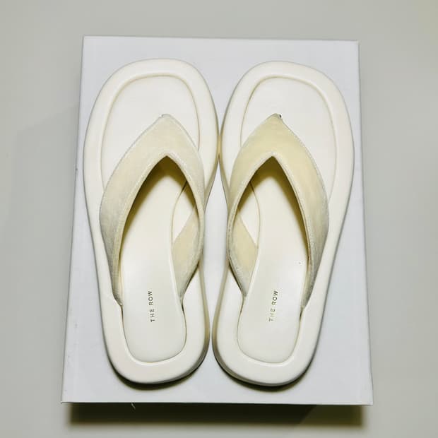 THE ROW 더 로우 긴자 샌들 밀크 벨벳 38사이즈 신품