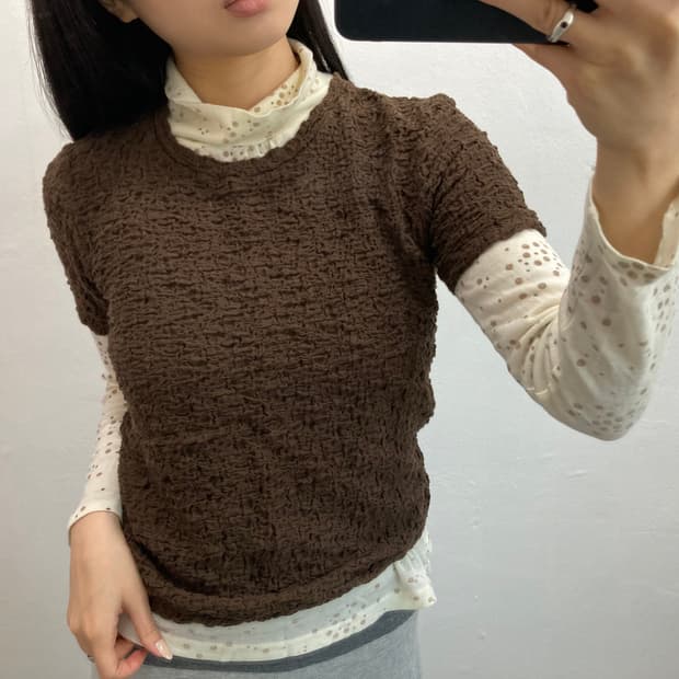 유니클로 브라운 셔링 반팔티