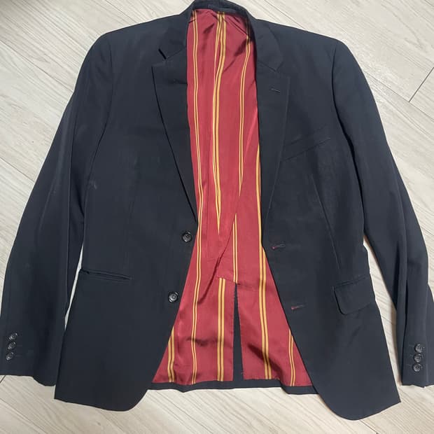 꼼데 가르송 블랙 블레이저입니다.