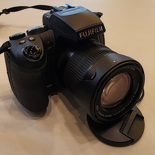 후지필름 하이엔드 finepix hs30exr 디지털카메라 팝니다.