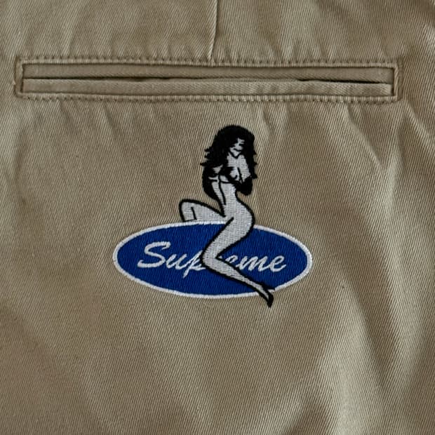 (32) 슈프림 핀업걸 치노팬츠