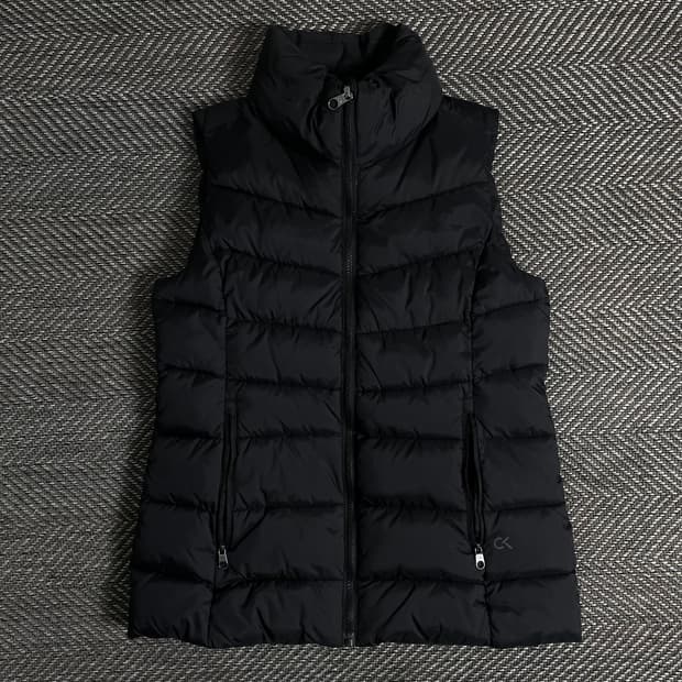 캘빈클라인 미니멀 블랙 경량 패딩 조끼 o 2860