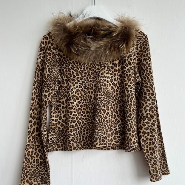 Gianna Oddi 레오파드 퍼카라 크롭 탑