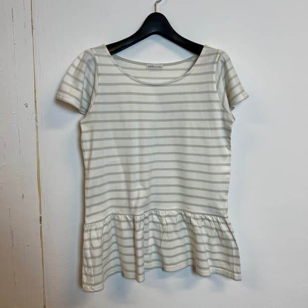 T081 EARTH MUSIC  화이트 스트라이프 반팔탑 F