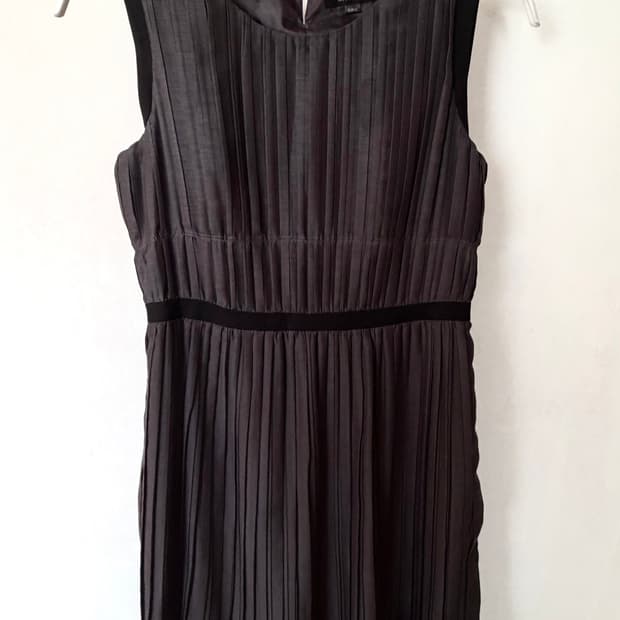 NICE CLAUP 나이스클랍 버튼 플리츠 원피스