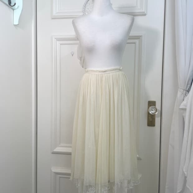 ivory lace trim tule skirt(size-36) 