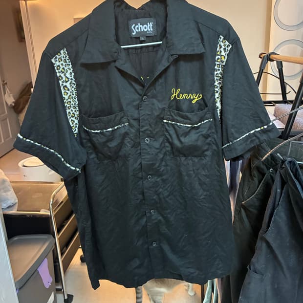 쇼트 희귀매물입니다. 레오파드 서비스 셔츠