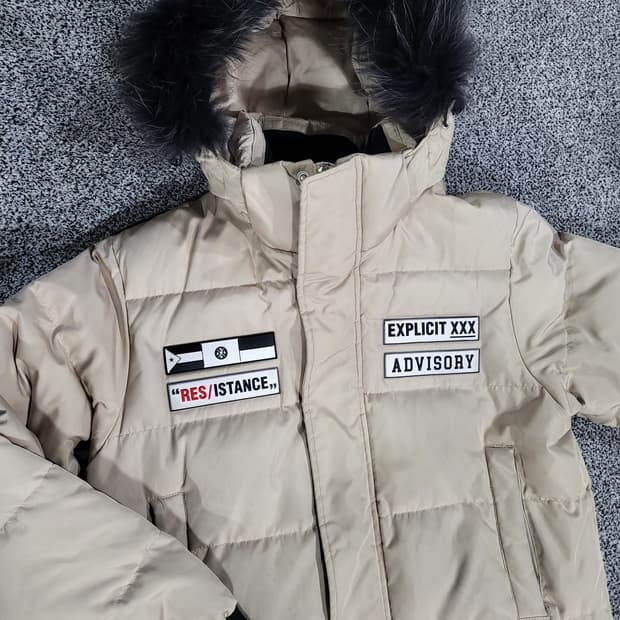 어드바이저리 패치 베이지 패딩자켓