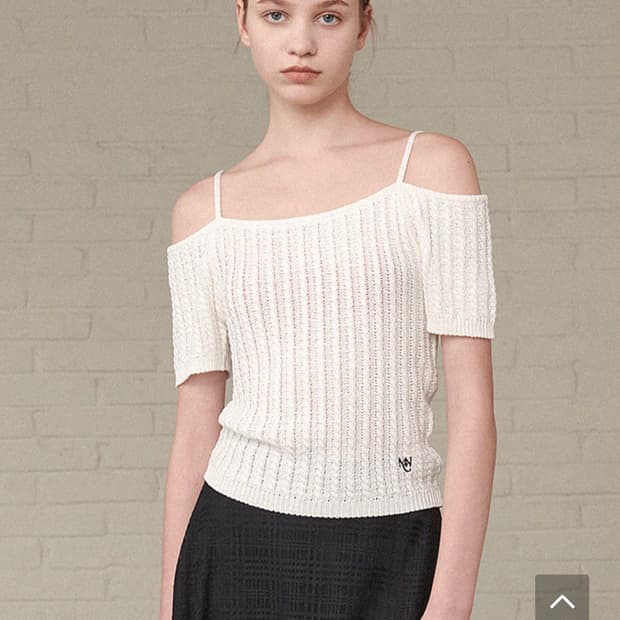 미케네 Dainty Off-shoulder Knit 오프숄더
