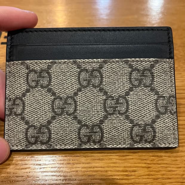 구찌 GG 수프림 카드 홀더 베이지 에보니