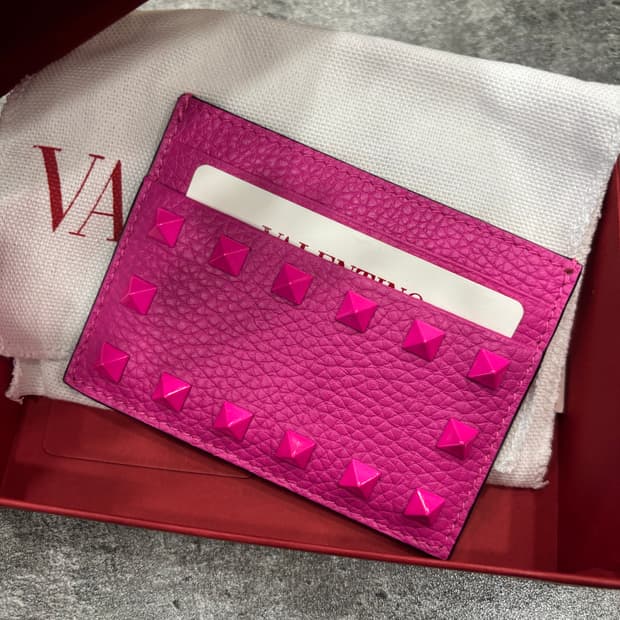 (새상품)발렌티노 락스터드 지갑 반지갑 핑크 카드지갑 베이비메탈클럽
