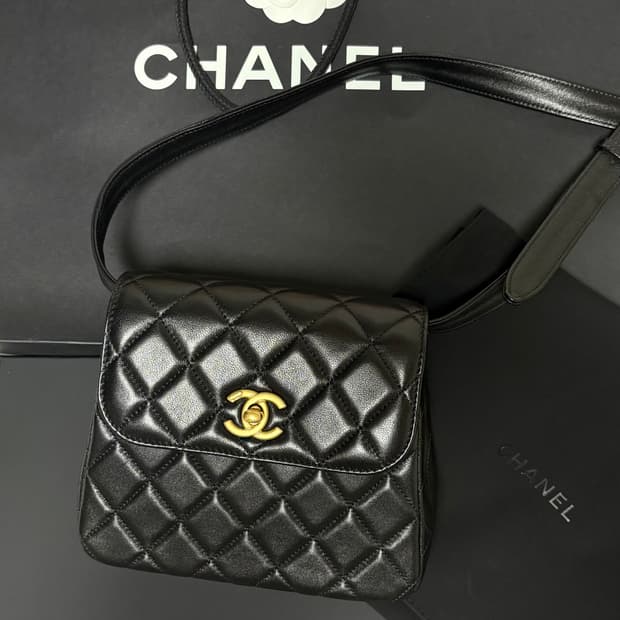 샤넬 25 시즌 램스킨 플립백 (풀박스, 인보이스 O)