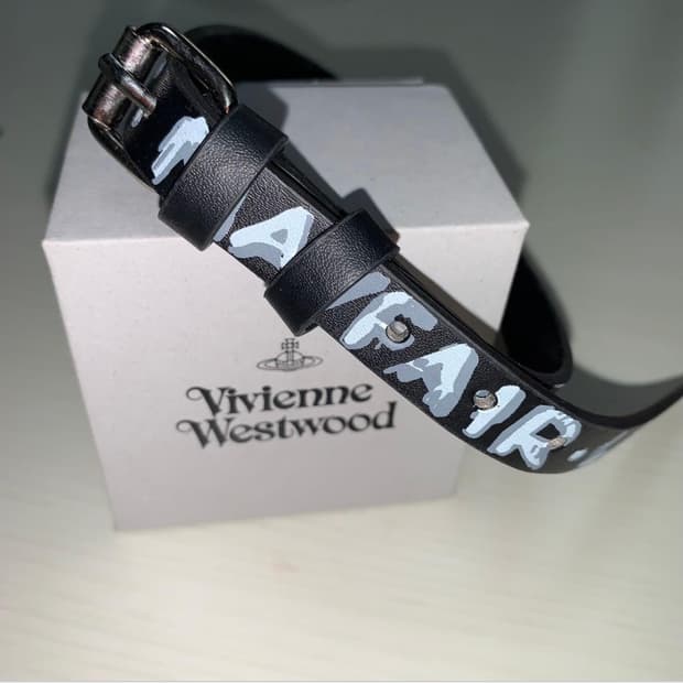 비비안웨스트우드 레터링 로고 펑크 레더 초커 목걸이