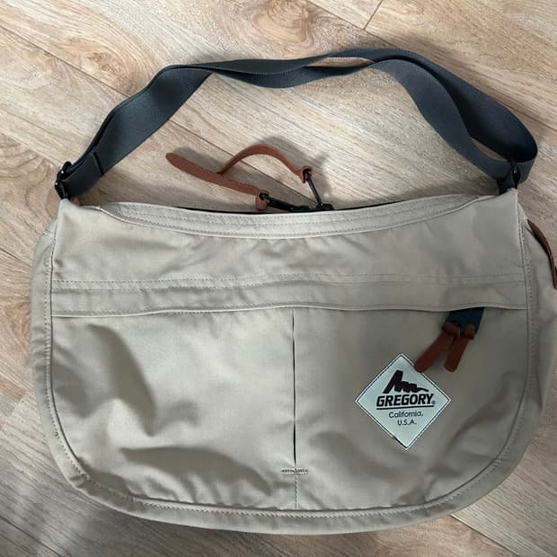 그레고리 호보백 베이지