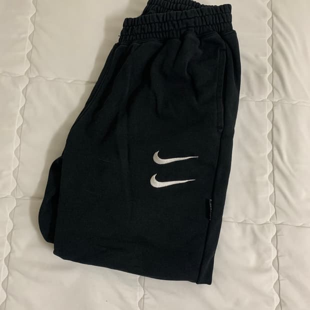 나이키 스우시 바지
