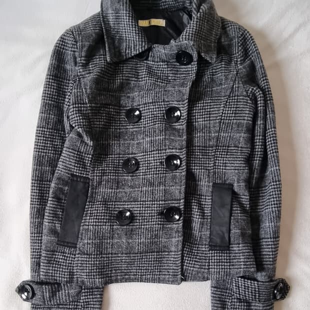 빈티지 그레이 단추 체크 코트