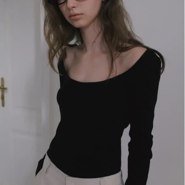 오버듀플레어 SCOOP NECK T-SHIRT_BLACK