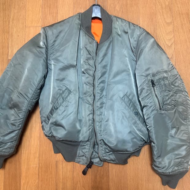 알파인더스트리 1968 정밀복각 봄버