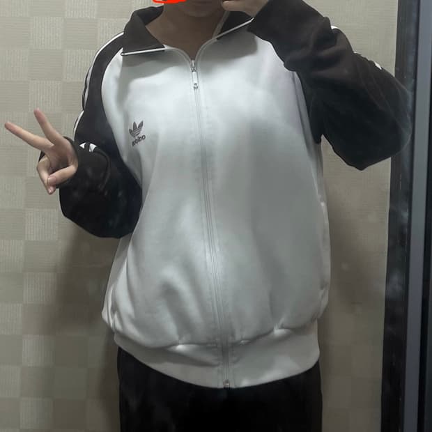 아이다스 브라운+아이보리 져지 팔아요