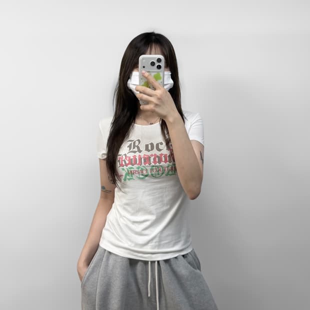 베르사체 진스 꾸띄르 레터링 반팔티 화이트