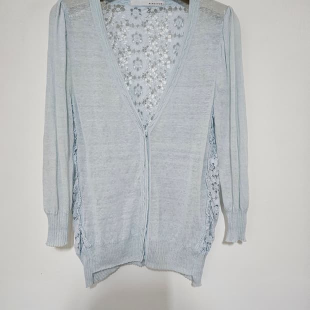 레니본 마소재. 연하늘색 여성스러움  가디건  55