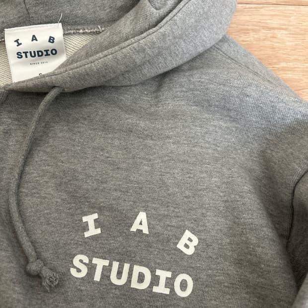 아이앱 스튜디오 후드집업 그레이