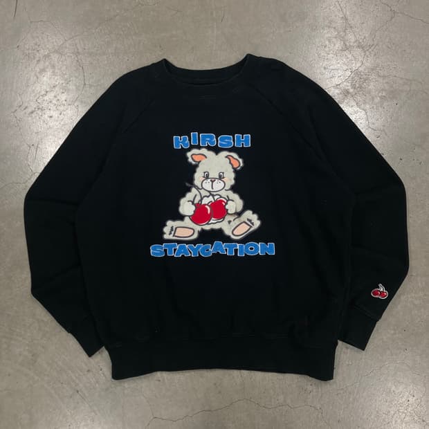 키르시 블랙 컬러 베어 빅로고 맨투맨