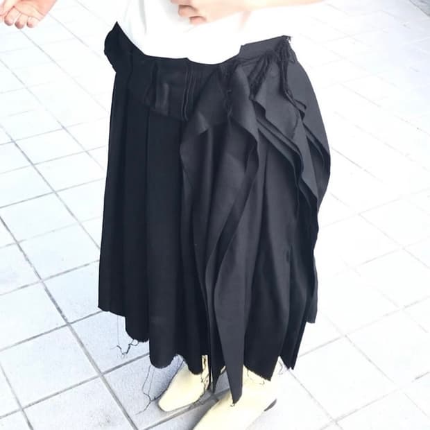 2025 오프비트 플리츠 스커트