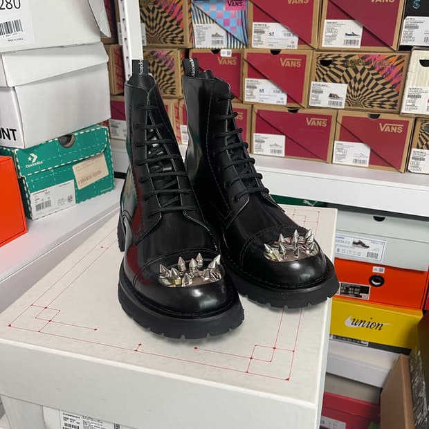 알렉산더맥퀸 스터드 장식 블랙 부츠