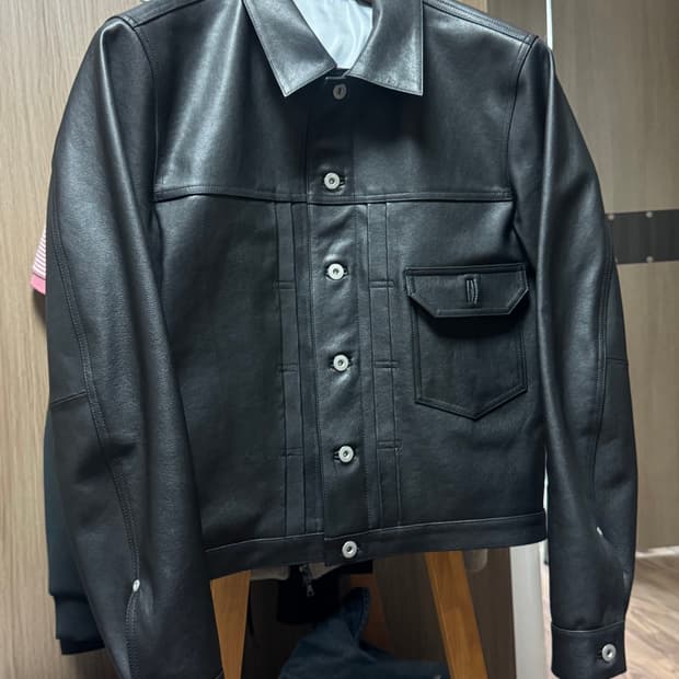강정석 레더 트러커 자켓 블랙