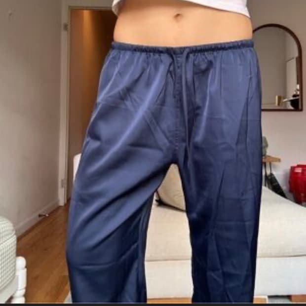 Brandy Melville 브랜디 멜빌 실키팬츠 네이비