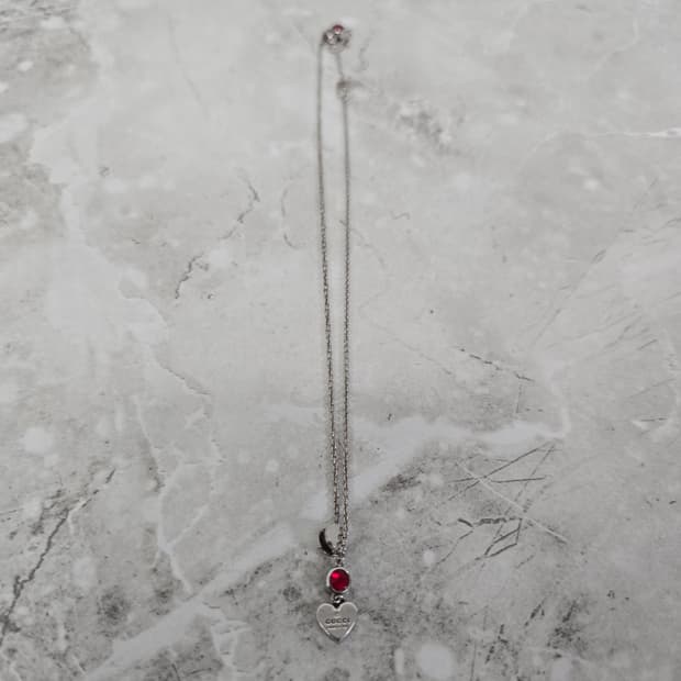 구찌 하트 레드 크리스탈 펜던트 실버 목걸이 판매
