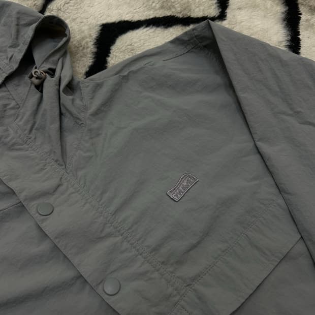 [L]트래블 버튼 나일론 후드 아노락/그레이