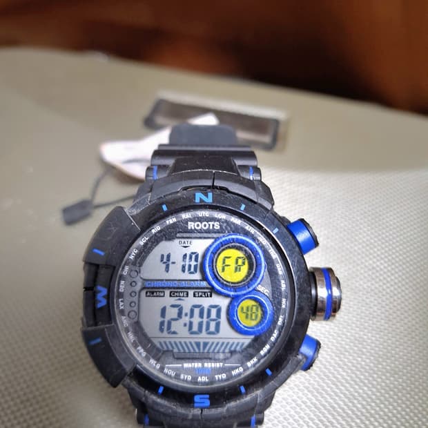 roots 스포츠 시계