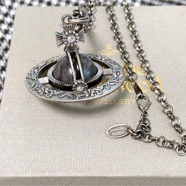 비비안웨스트우드 아카이브 그레이 크리스탈 3d orb팬던트 목걸이