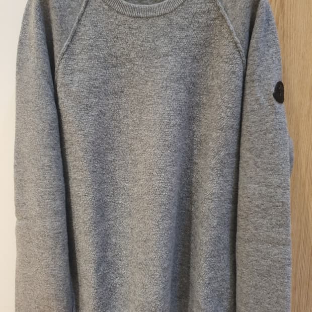 몽클레어 그레이 남성 100% 울 니트 판매합니다!