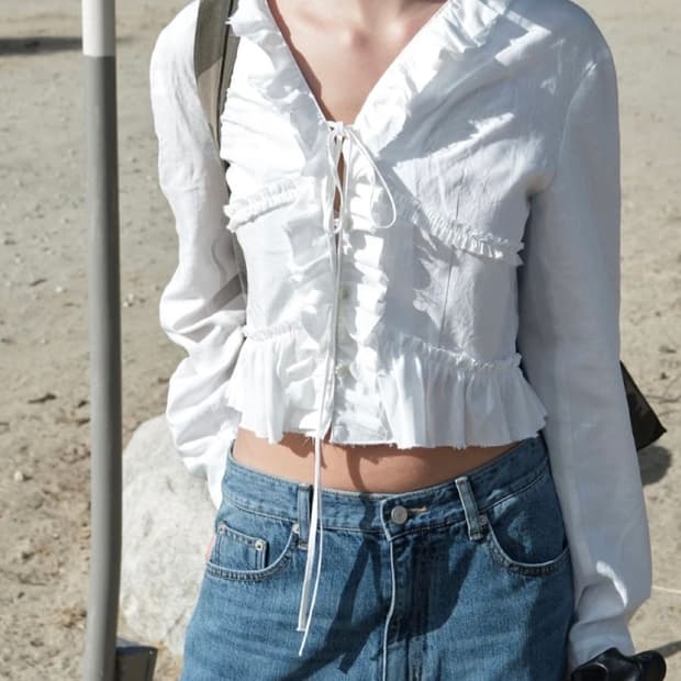 로우클래식 러플 블라우스