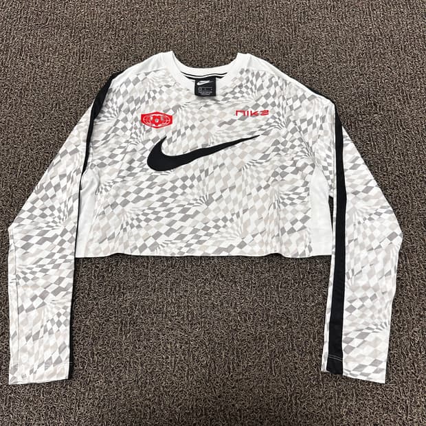 NIKE 나이키 스우시 여성 크롭 긴팔티셔츠 L