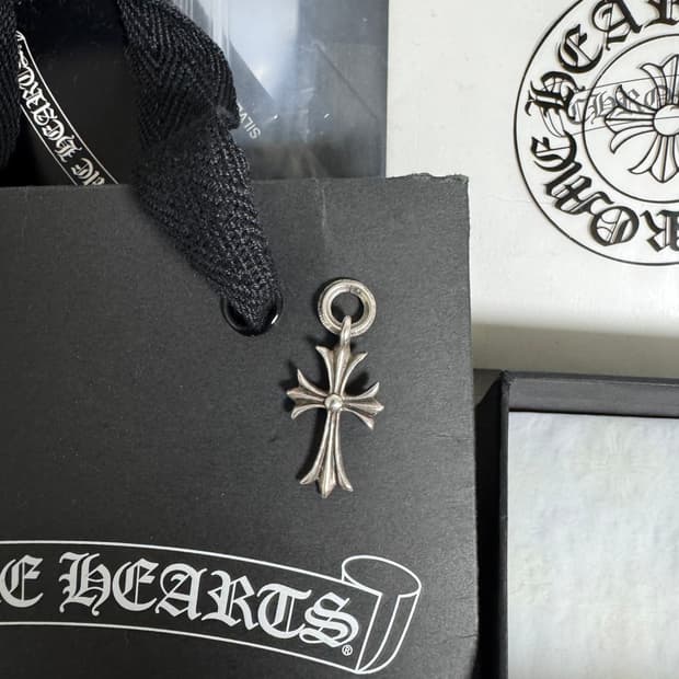 크롬하츠 타이니 크로스 참