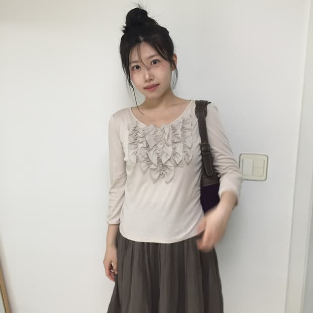 ruffle round neck T